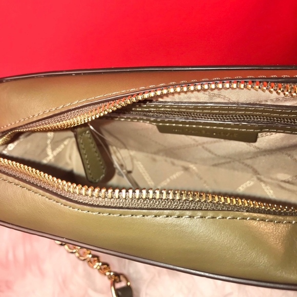 ๐บ NEW MK MICHAEL KORS OLIVE CROSSBODY butterflies - Picture 8 of 8
